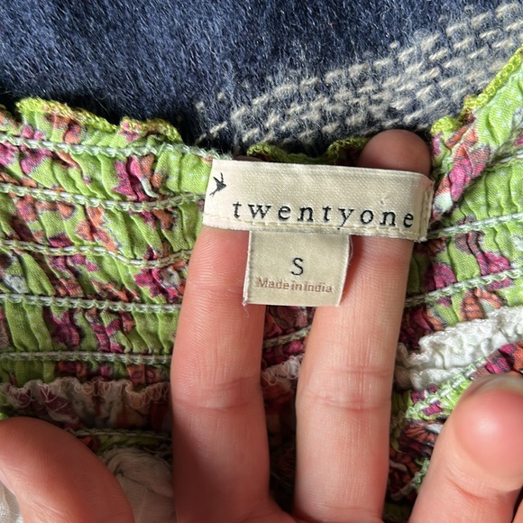 Twenty One - Vibrant Floral Top - Picture 4 of 4